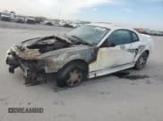 ✅ 2000 Ford Mustang • VIN: 1FAFP4044YF199925 • Лот: 92713035. Опубликован ранее на Copart с пробегом Не указан. Бесплатный доступ к архиву аукционных продаж из США и подробный отчёт об истории автомобиля на DreamBid. Изображение 1.