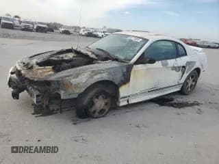 ✅ 2000 Ford Mustang • VIN: 1FAFP4044YF199925 • Lot: 92713035. Wystawiony na Copart z przebiegiem Nie podano. Bezpłatny archiwum sprzedaży aukcyjnych z USA i szczegółowy raport historii pojazdu na DreamBid. Zdjęcie 1.