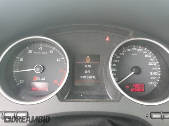 ✅ 2007 Audi S4 • VIN: WUARL48H27K901016 • Lot: 67889725. Wystawiony na Copart z przebiegiem 122 808 mil. Bezpłatny archiwum sprzedaży aukcyjnych z USA i szczegółowy raport historii pojazdu na DreamBid. Zdjęcie 9.