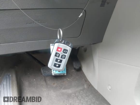 ✅ 2017 Toyota Sienna XLE Auto Access Seat • VIN: 5TDYZ3DC8HS836596 • Lot: 43187191. Listed on IAAI with 170,110 mi. Free auction sales archive from the USA and detailed vehicle history report at DreamBid. Image 11.