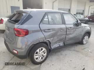 2023 Hyundai Venue SE z VIN KMHRB8A38PU217822, wystawiony jako Copart lot #59035353 z przebiegiem 3 428 mil mil oraz . Historia ofert i sprzedaży dostępna na DreamBid. Obrazek 3.