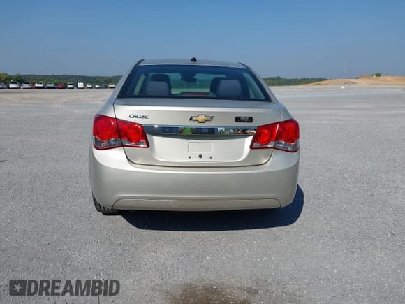 ✅ 2013 Chevrolet Cruze LS • VIN: 1G1PA5SH8D7155137 • Lot: 43170057. Listed on IAAI with 130,787 mi. Free auction sales archive from the USA and detailed vehicle history report at DreamBid. Image 16.