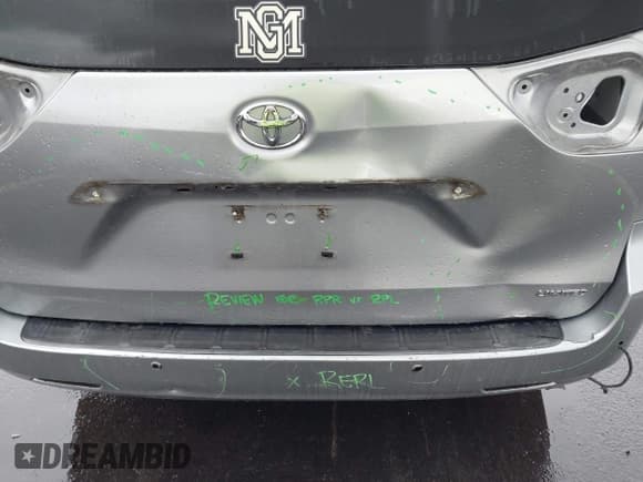 ✅ 2011 Toyota Sienna XLE • VIN: 5TDYK3DC1BS021300 • Lot: 43640745. Listed on IAAI with 198,008 mi. Free auction sales archive from the USA and detailed vehicle history report at DreamBid. Image 6.