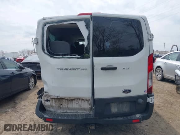 ✅ 2015 Ford Transit XL • VIN: 1FBZX2ZM3FKB22714 • Lot: 42029055. Wystawiony na IAAI z przebiegiem 134 861 mil. Bezpłatny archiwum sprzedaży aukcyjnych z USA i szczegółowy raport historii pojazdu na DreamBid. Zdjęcie 17.