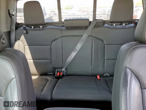 ✅ 2019 Chevrolet Silverado 1500 LT • VIN: 1GCRWCED1KZ190697 • Lot: 50096555. Wystawiony na Copart z przebiegiem 110 693 mil. Bezpłatny archiwum sprzedaży aukcyjnych z USA i szczegółowy raport historii pojazdu na DreamBid. Zdjęcie 10.