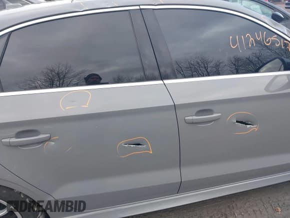 ✅ 2017 Audi RS 3 • VIN: WUABWGFF8H1900164 • Lot: 41246517. Wystawiony na IAAI z przebiegiem 20 451 mil. Bezpłatny archiwum sprzedaży aukcyjnych z USA i szczegółowy raport historii pojazdu na DreamBid. Zdjęcie 18.