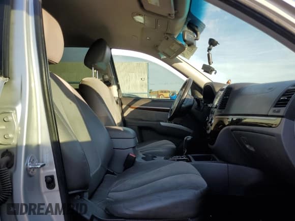 ✅ 2011 Hyundai Santa Fe SE • VIN: 5XYZH4AG5BG068715 • Lot: 86111454. Listed on Copart with 196,031 mi. Free auction sales archive from the USA and detailed vehicle history report at DreamBid. Image 5.