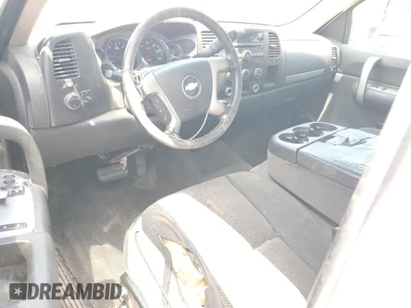 ✅ 2007 Chevrolet Silverado 2500HD 1LT • VIN: 1GCHK24K97E545034 • Lot: 63324805. Wystawiony na Copart z przebiegiem 222 458 mil. Bezpłatny archiwum sprzedaży aukcyjnych z USA i szczegółowy raport historii pojazdu na DreamBid. Zdjęcie 8.