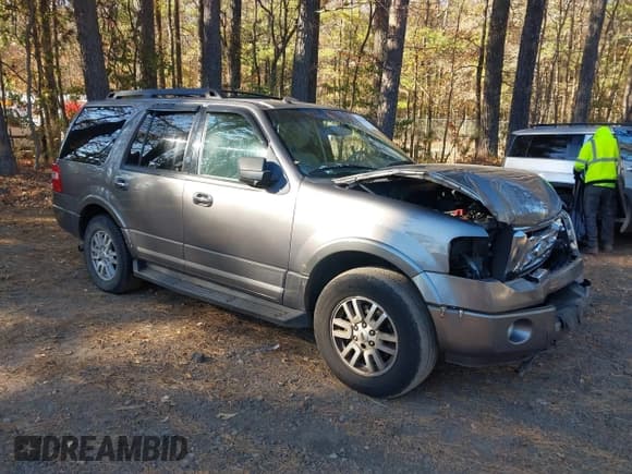 ✅ 2011 Ford Expedition XLT • VIN: 1FMJU1J54BEF55589 • Lot: 43716815. Listed on IAAI with 217,352 mi. Free auction sales archive from the USA and detailed vehicle history report at DreamBid. Image 1.