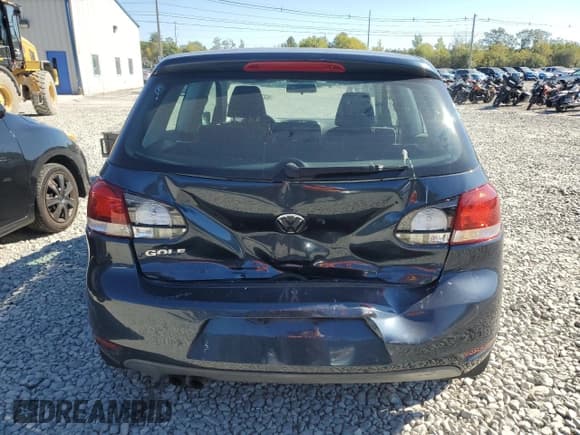 ✅ 2010 Volkswagen Golf • VIN: WVWAB7AJ7AW385375 • Lot: 82264905. Listed on Copart with 204,314 mi. Free auction sales archive from the USA and detailed vehicle history report at DreamBid. Image 6.