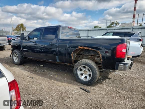 ✅ 2010 Chevrolet Silverado 2500HD LTZ • VIN: 1GC4KYB61AF113644 • Lot: 84446595. Listed on Copart with 185,592 mi. Free auction sales archive from the USA and detailed vehicle history report at DreamBid. Image 2.