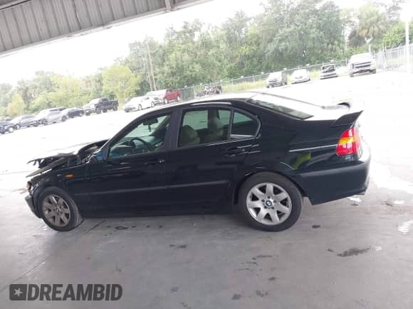 2003 BMW 3 Series 325i с VIN WBAET37493NJ35943, выставлен на аукционе IAAI как лот 43349448 с пробегом 131 055 миль миль и . История ставок и продаж доступна на DreamBid. Изображение 14.