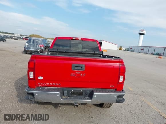 ✅ 2018 Chevrolet Silverado 1500 LTZ • VIN: 3GCUKSEC9JG328282 • Lot: 43266149. Wystawiony na IAAI z przebiegiem 188 401 mil. Bezpłatny archiwum sprzedaży aukcyjnych z USA i szczegółowy raport historii pojazdu na DreamBid. Zdjęcie 17.
