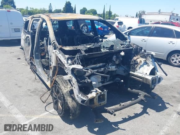 ✅ 2018 Chrysler Pacifica Touring Plus • VIN: 2C4RC1FG9JR278511 • Lot: 42327472. Wystawiony na IAAI z przebiegiem Nie podano. Bezpłatny archiwum sprzedaży aukcyjnych z USA i szczegółowy raport historii pojazdu na DreamBid. Zdjęcie 6.