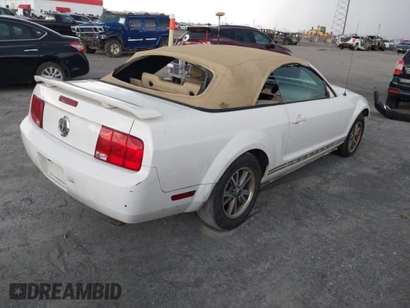 ✅ 2005 Ford Mustang Deluxe • VIN: 1ZVFT84N755253121 • Лот: 42687235. Опубликован ранее на IAAI с пробегом Не указан. Бесплатный доступ к архиву аукционных продаж из США и подробный отчёт об истории автомобиля на DreamBid. Изображение 4.