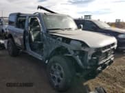 ✅ 2024 Ford Bronco Big Bend • VIN: 1FMDE7BH9RLA85832 • Лот: 86171994. Опубликован ранее на Copart с пробегом 1 196 миль. Бесплатный доступ к архиву аукционных продаж из США и подробный отчёт об истории автомобиля на DreamBid. Изображение 4.