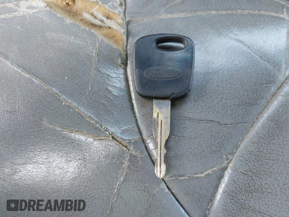 ✅ 2000 Ford Excursion XLT • VIN: 1FMNU41S3YEA00991 • Lot: 42389475. Listed on IAAI with 233,665 mi. Free auction sales archive from the USA and detailed vehicle history report at DreamBid. Image 11.