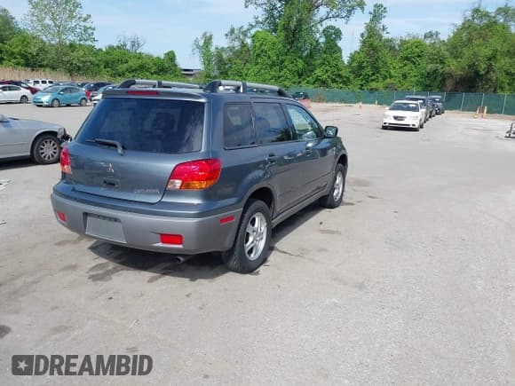 ✅ 2003 Mitsubishi Outlander LS • VIN: JA4LX31G83U090205 • Lot: 42178632. Listed on IAAI with 52,029 mi. Free auction sales archive from the USA and detailed vehicle history report at DreamBid. Image 4.
