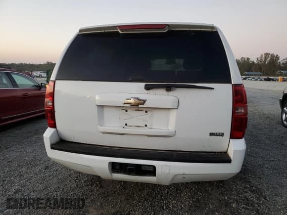✅ 2008 Chevrolet Suburban LTZ • VIN: 3GNFK163X8G287745 • Lot: 75315654. Wystawiony na Copart z przebiegiem Nie podano. Bezpłatny archiwum sprzedaży aukcyjnych z USA i szczegółowy raport historii pojazdu na DreamBid. Zdjęcie 6.