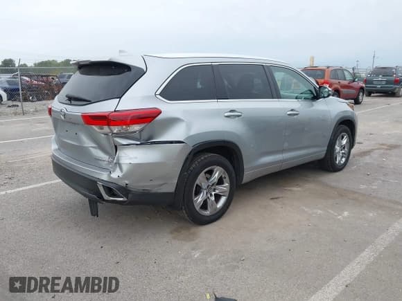 ✅ 2017 Toyota Highlander Limited • VIN: 5TDDZRFHXHS393913 • Lot: 43388149. Listed on IAAI with 149,357 mi. Free auction sales archive from the USA and detailed vehicle history report at DreamBid. Image 4.