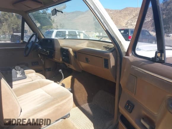 ✅ 1987 Ford Bronco Eddie Bauer • VIN: 1FMEU15N1HLA36645 • Lot: 43557550. Listed on IAAI with 38,632 mi. Free auction sales archive from the USA and detailed vehicle history report at DreamBid. Image 5.