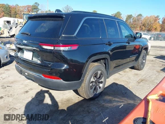 ✅ 2024 Jeep Grand Cherokee • VIN: 1C4RJYB66RC120630 • Lot: 43582631. Listed on IAAI with 44,454 mi. Free auction sales archive from the USA and detailed vehicle history report at DreamBid. Image 4.