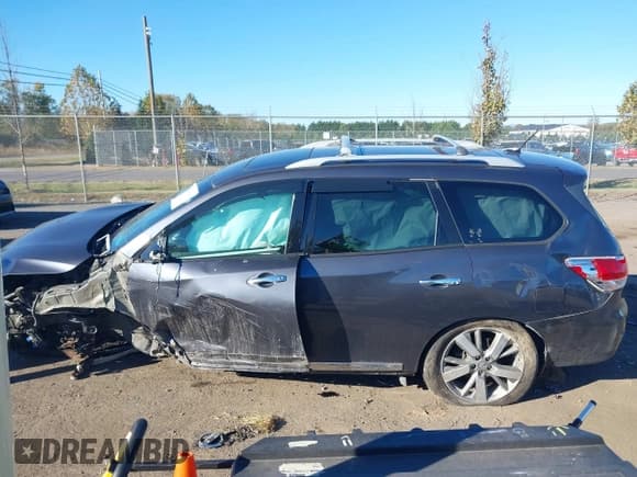 ✅ 2014 Nissan Pathfinder Platinum • VIN: 5N1AR2MM1EC686795 • Lot: 43459168. Listed on IAAI with 150,764 mi. Free auction sales archive from the USA and detailed vehicle history report at DreamBid. Image 14.