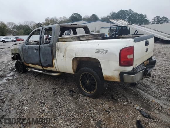 ✅ 2007 Chevrolet Silverado 2500HD Work Truck • VIN: 1GCHK29K07E589027 • Лот: 45010424. Опубликован ранее на Copart с пробегом Не указан. Бесплатный доступ к архиву аукционных продаж из США и подробный отчёт об истории автомобиля на DreamBid. Изображение 2.