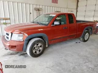 2008 Dodge Dakota z VIN 1D3HE72K18S500204, wystawiony jako Copart lot #70441025 z przebiegiem 204 310 mil mil oraz Szkoda całkowita • Salvage title. Historia ofert i sprzedaży dostępna na DreamBid. Obrazek 1.