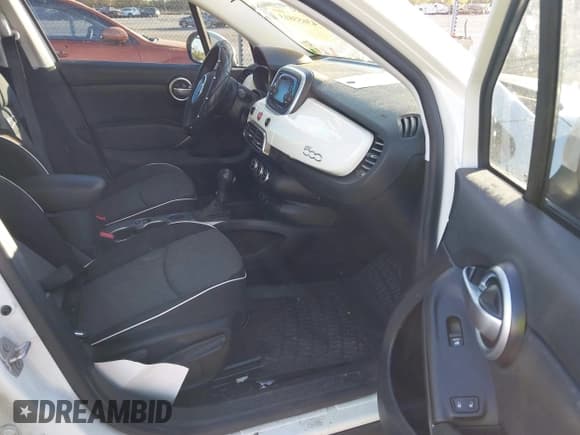 ✅ 2017 FIAT 500X Pop • VIN: ZFBCFXAB9HP611168 • Lot: 43653813. Wystawiony na IAAI z przebiegiem 76 824 mil. Bezpłatny archiwum sprzedaży aukcyjnych z USA i szczegółowy raport historii pojazdu na DreamBid. Zdjęcie 5.