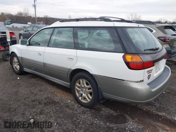 ✅ 2001 Subaru Legacy Outback Limited • VIN: 4S3BH686617661134 • Lot: 43761729. Listed on IAAI with 235,922 mi. Free auction sales archive from the USA and detailed vehicle history report at DreamBid. Image 3.