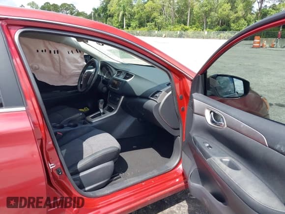 ✅ 2015 Nissan Sentra S • VIN: 3N1AB7AP8FY354501 • Lot: 43273231. Wystawiony na IAAI z przebiegiem 92 847 mil. Bezpłatny archiwum sprzedaży aukcyjnych z USA i szczegółowy raport historii pojazdu na DreamBid. Zdjęcie 5.