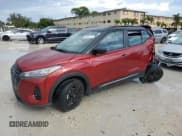 ✅ 2022 Nissan Kicks SR • VIN: 3N1CP5DV8NL520925 • Лот: 52359715. Опубликован ранее на Copart с пробегом 29 817 миль. Бесплатный доступ к архиву аукционных продаж из США и подробный отчёт об истории автомобиля на DreamBid. Изображение 1.