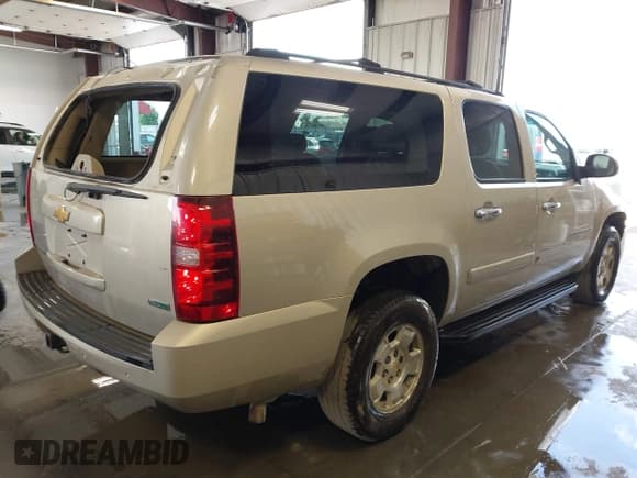 ✅ 2007 Chevrolet Suburban LT • VIN: 3GNFK16337G143209 • Lot: 42791126. Listed on IAAI with 275,673 mi. Free auction sales archive from the USA and detailed vehicle history report at DreamBid. Image 4.