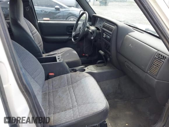 ✅ 1999 Jeep Cherokee Sport • VIN: 1J4FF68S4XL651250 • Lot: 42370723. Listed on IAAI with 203,728 mi. Free auction sales archive from the USA and detailed vehicle history report at DreamBid. Image 5.