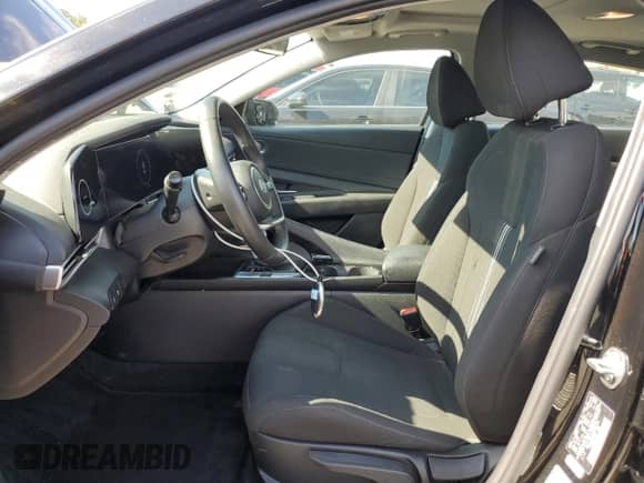 2024 Hyundai Elantra SEL z VIN KMHLS4DG6RU696709, wystawiony jako Copart lot #84183705 z przebiegiem 26 996 mil mil oraz Szkoda całkowita • Salvage title. Historia ofert i sprzedaży dostępna na DreamBid. Obrazek 7.