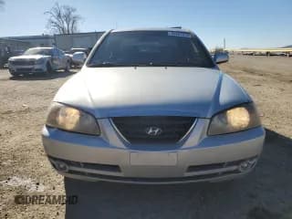 ✅ 2005 Hyundai Elantra GLS • VIN: KMHDN46D35U179120 • Lot: 83897674. Wystawiony na Copart z przebiegiem 190 529 mil. Bezpłatny archiwum sprzedaży aukcyjnych z USA i szczegółowy raport historii pojazdu na DreamBid. Zdjęcie 5.