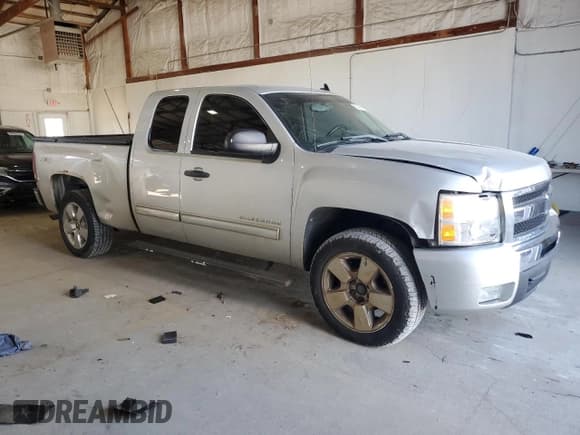✅ 2010 Chevrolet Silverado 1500 LT • VIN: 1GCSKSE34AZ180842 • Lot: 82648595. Wystawiony na Copart z przebiegiem 226 496 mil. Bezpłatny archiwum sprzedaży aukcyjnych z USA i szczegółowy raport historii pojazdu na DreamBid. Zdjęcie 4.