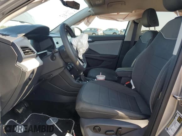 ✅ 2024 Volkswagen Taos SE • VIN: 3VVUX7B27RM057005 • Lot: 71878985. Wystawiony na Copart z przebiegiem 5 605 mil. Bezpłatny archiwum sprzedaży aukcyjnych z USA i szczegółowy raport historii pojazdu na DreamBid. Zdjęcie 7.