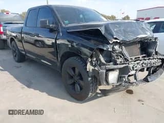 2014 Ram 1500 Express z VIN 1C6RR6FT2ES366658, wystawiony jako IAAI lot #43473715 z przebiegiem 241 770 mil mil oraz . Historia ofert i sprzedaży dostępna na DreamBid. Obrazek 1.