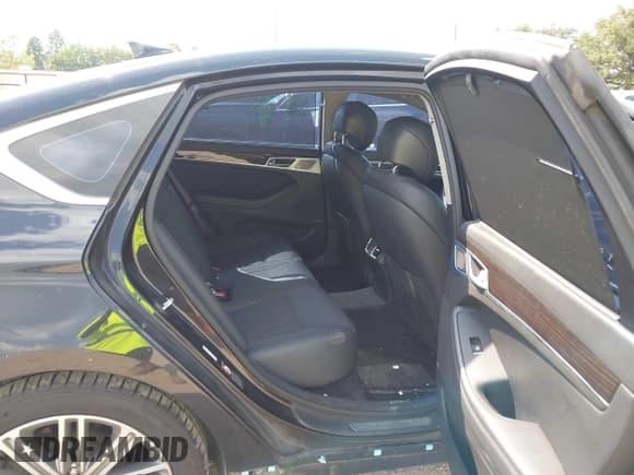 ✅ 2018 Genesis G80 3.8L • VIN: KMHGN4JE3JU234978 • Lot: 43224433. Listed on IAAI with 86,699 mi. Free auction sales archive from the USA and detailed vehicle history report at DreamBid. Image 8.