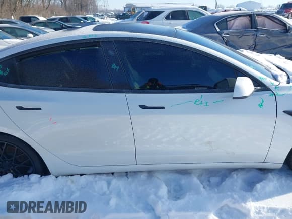 ✅ 2021 Tesla Model 3 Performance • VIN: 5YJ3E1EC1MF063445 • Lot: 41293243. Wystawiony na IAAI z przebiegiem 43 143 mil. Bezpłatny archiwum sprzedaży aukcyjnych z USA i szczegółowy raport historii pojazdu na DreamBid. Zdjęcie 13.