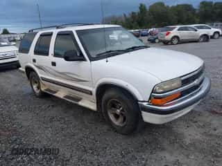 1998 Chevrolet Blazer LS z VIN 1GNCS13WXW2105288, wystawiony jako IAAI lot #43427444 z przebiegiem 260 347 mil mil oraz . Historia ofert i sprzedaży dostępna na DreamBid. Obrazek 1.