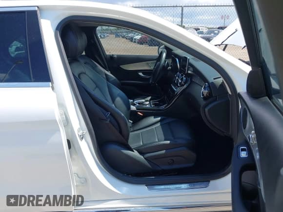 ✅ 2016 Mercedes-Benz C 300 • VIN: 55SWF4JBXGU118633 • Lot: 43262872. Listed on IAAI with 62,275 mi. Free auction sales archive from the USA and detailed vehicle history report at DreamBid. Image 5.