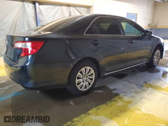 2013 Toyota Camry L z VIN 4T4BF1FK8DR286055, wystawiony jako Copart lot #70346645 z przebiegiem 198 456 mil mil oraz Czysty tytuł • Clean title. Historia ofert i sprzedaży dostępna na DreamBid. Obrazek 3.