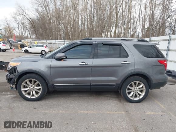 ✅ 2013 Ford Explorer Limited • VIN: 1FM5K8F89DGA51713 • Lot: 41909580. Wystawiony na IAAI z przebiegiem 151 274 mil. Bezpłatny archiwum sprzedaży aukcyjnych z USA i szczegółowy raport historii pojazdu na DreamBid. Zdjęcie 14.
