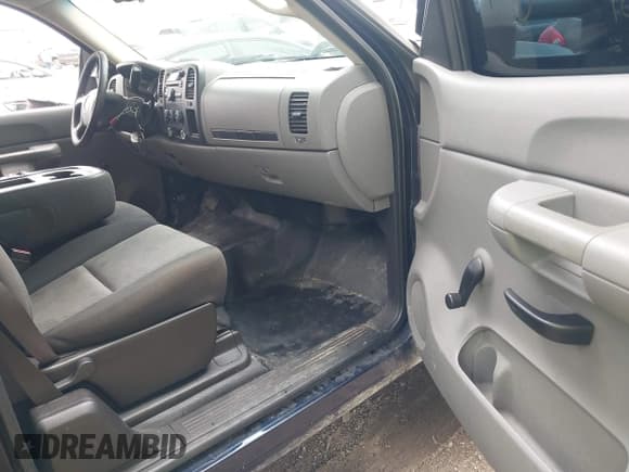 ✅ 2008 Chevrolet Silverado 2500HD Work Truck • VIN: 1GCHC29K08E144222 • Lot: 42519288. Wystawiony na IAAI z przebiegiem 186 271 mil. Bezpłatny archiwum sprzedaży aukcyjnych z USA i szczegółowy raport historii pojazdu na DreamBid. Zdjęcie 5.