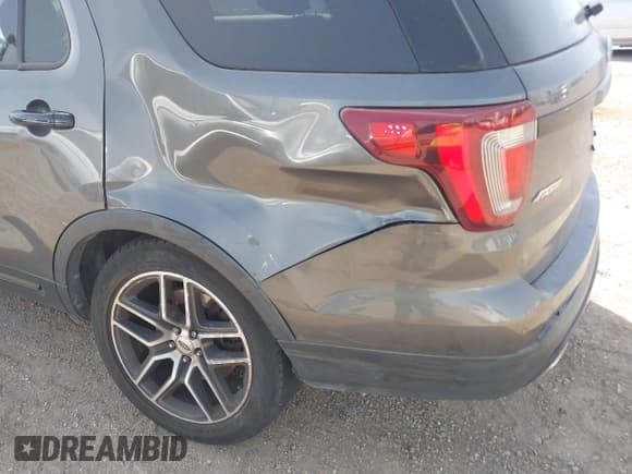 ✅ 2016 Ford Explorer Sport • VIN: 1FM5K8GT0GGA24715 • Lot: 41745219. Wystawiony na IAAI z przebiegiem 124 140 mil. Bezpłatny archiwum sprzedaży aukcyjnych z USA i szczegółowy raport historii pojazdu na DreamBid. Zdjęcie 6.