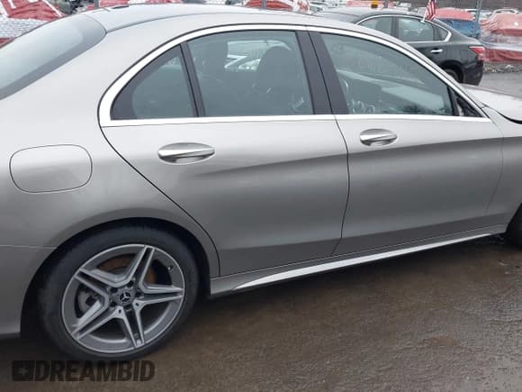 ✅ 2019 Mercedes-Benz C 300 • VIN: 55SWF8EBXKU318356 • Lot: 38609115. Wystawiony na IAAI z przebiegiem 47 860 mil. Bezpłatny archiwum sprzedaży aukcyjnych z USA i szczegółowy raport historii pojazdu na DreamBid. Zdjęcie 14.