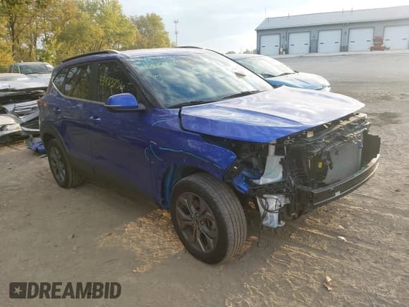 ✅ 2024 Kia Seltos S • VIN: KNDEUCAA4R7641711 • Лот: 43423756. Опубликован ранее на IAAI с пробегом 23 962 миль. Бесплатный доступ к архиву аукционных продаж из США и подробный отчёт об истории автомобиля на DreamBid. Изображение 1.